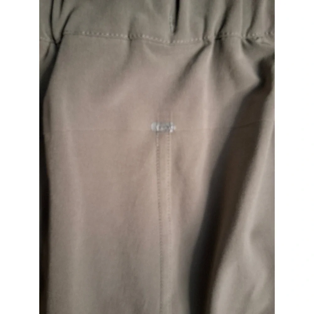 Nike Dri-FIT Mens Training Shorts Khaki Tan Mesh Inset Size Medium RN56323